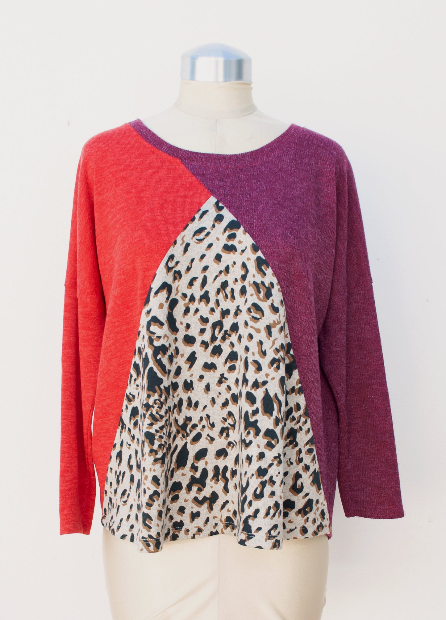 Caprice knit pullover in Red & Leopard size 34