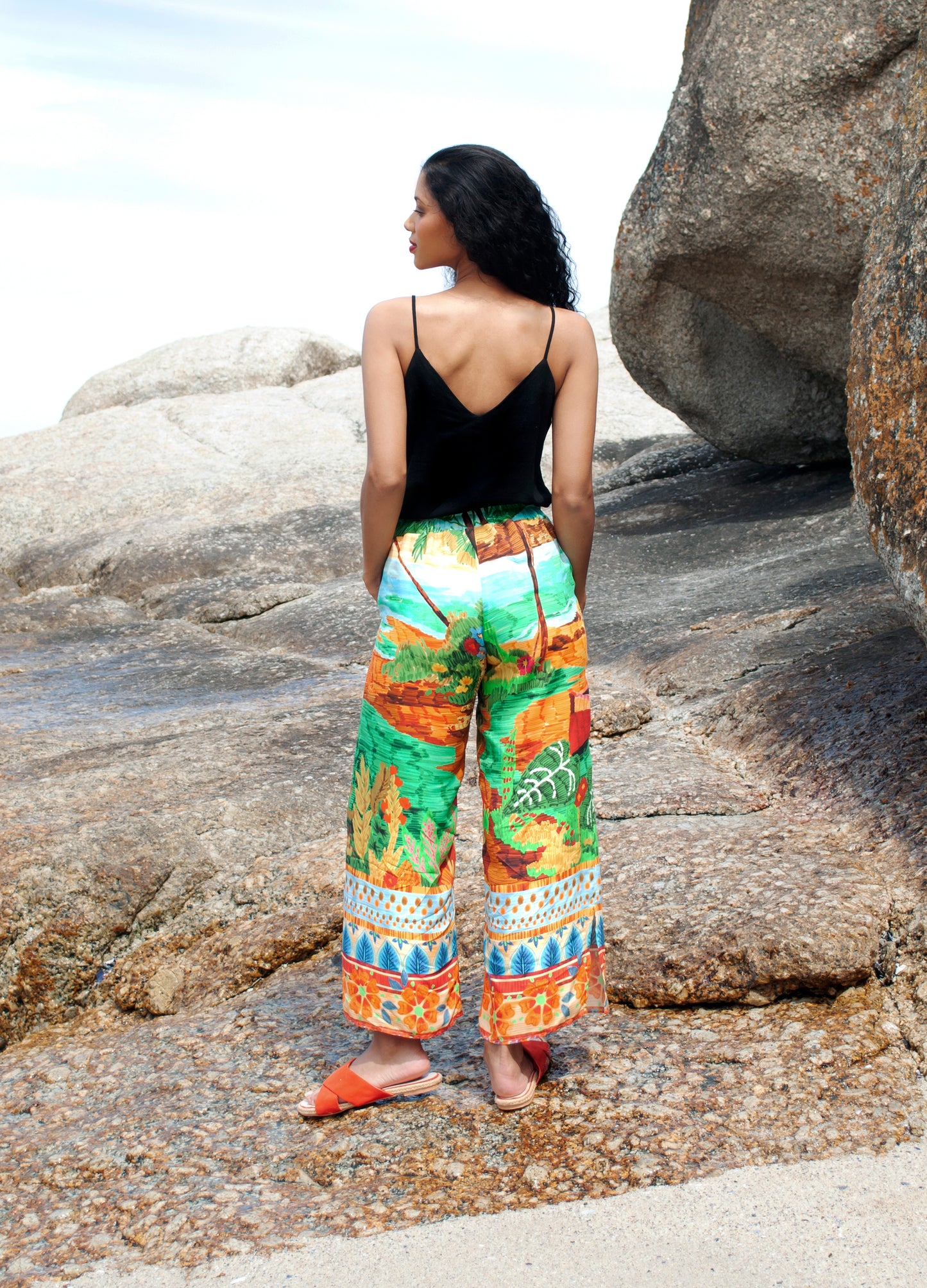 Ciara wide-leg Trousers in Paradise Island print